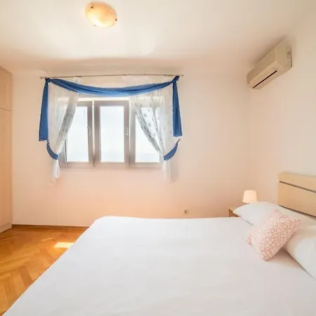 M Apartment Split
